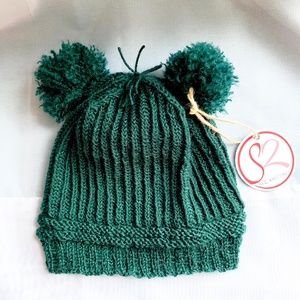 Hand-Knitted Hat w. Pom Poms Green